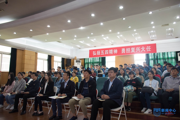 校团委全体人员,校级学生组织骨干及团员代�?2.jpg